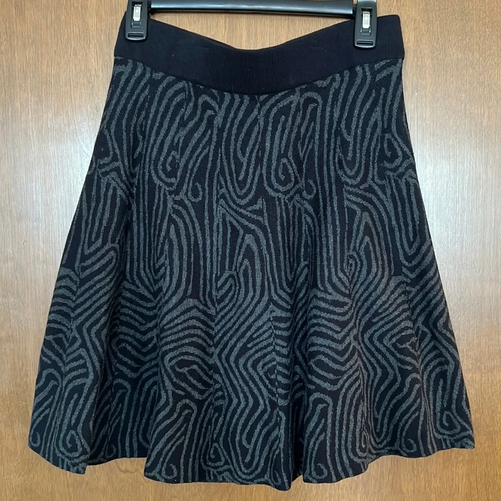EUC Alfani Petit Knit Black and Grey A-line Midi Skirt Size P/S - Picture 2 of 10